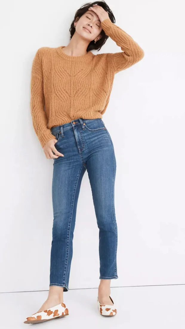 Идеальные женские джинсы 2022-2023: модные новинки и образы с джинсами на фото. Какие джинсы в моде 2022. 78