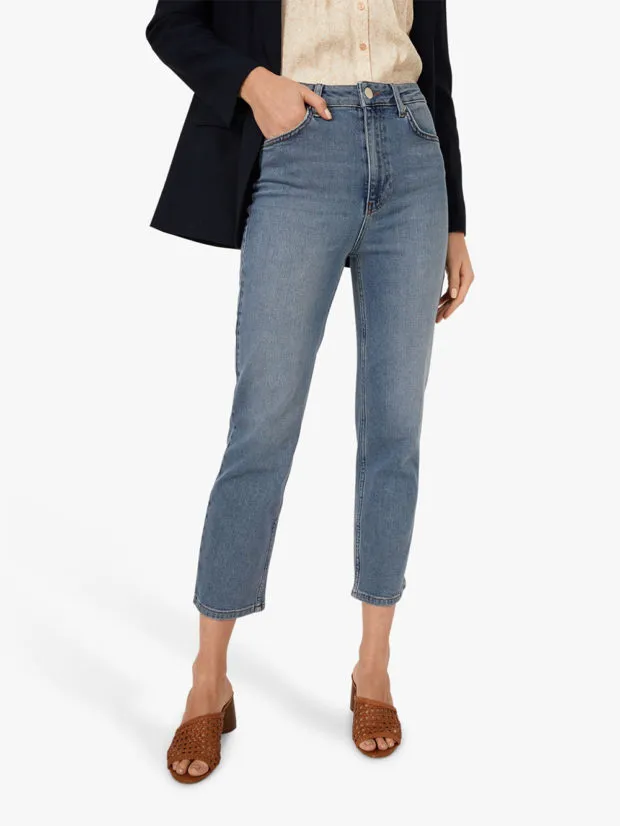 Идеальные женские джинсы 2022-2023: модные новинки и образы с джинсами на фото. Какие джинсы в моде 2022. 82