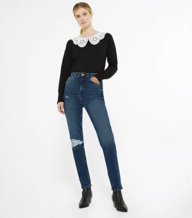 Идеальные женские джинсы 2022-2023: модные новинки и образы с джинсами на фото. Какие джинсы в моде 2022. 65