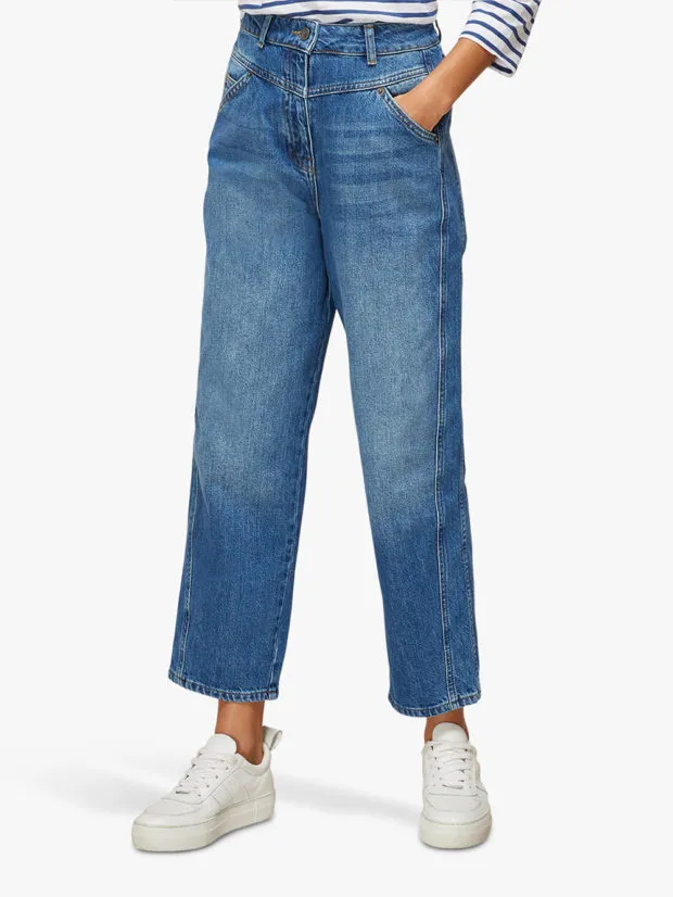 Идеальные женские джинсы 2022-2023: модные новинки и образы с джинсами на фото. Какие джинсы в моде 2022. 81
