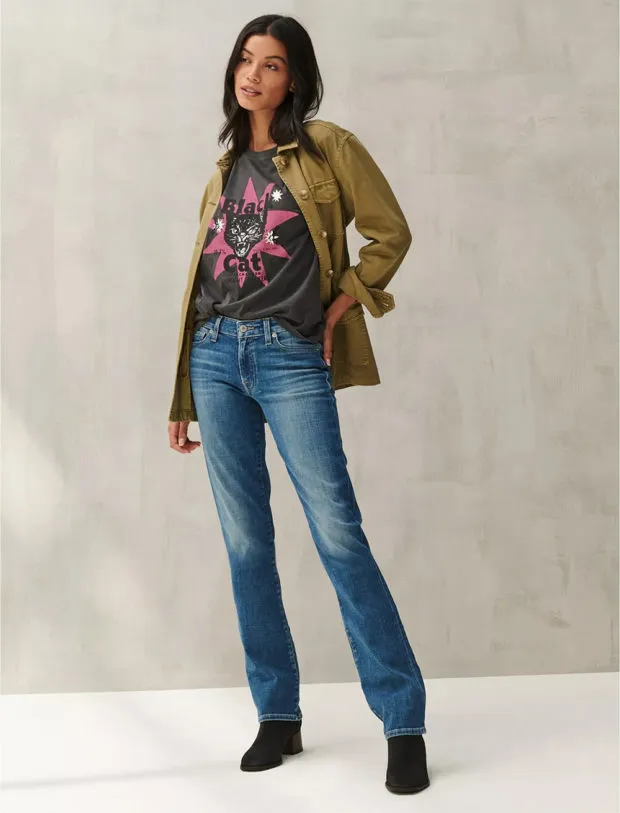 Идеальные женские джинсы 2022-2023: модные новинки и образы с джинсами на фото. Какие джинсы в моде 2022. 74