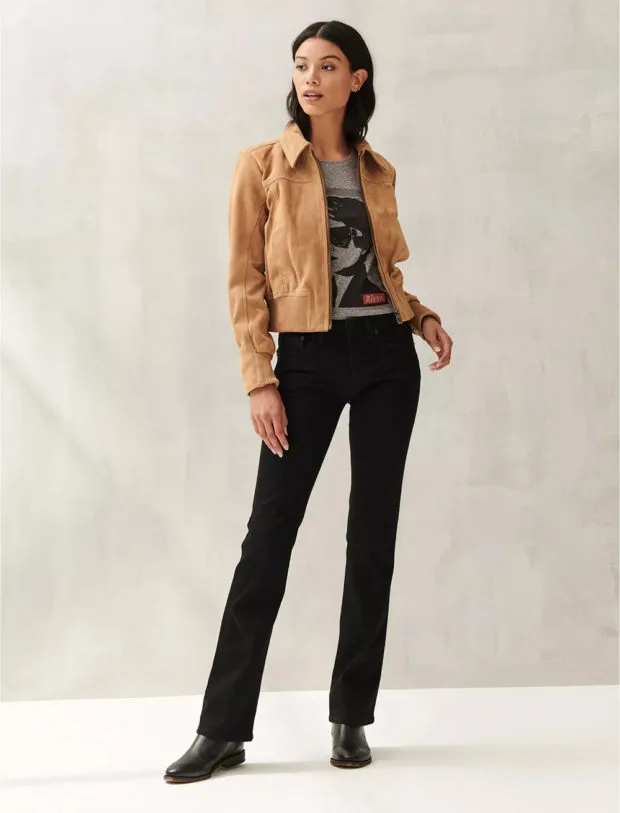 Идеальные женские джинсы 2022-2023: модные новинки и образы с джинсами на фото. Какие джинсы в моде 2022. 70