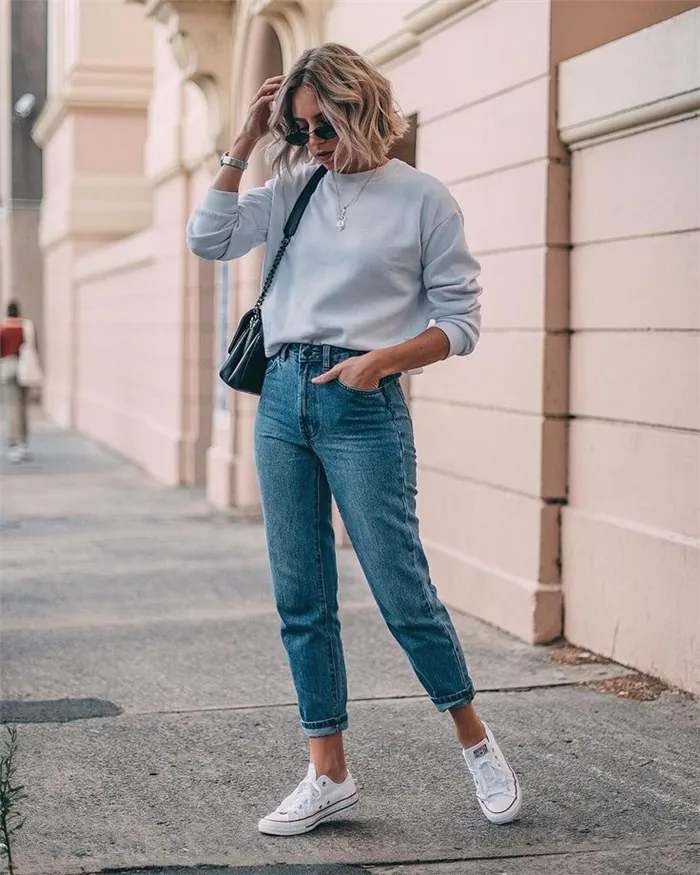 Идеальные женские джинсы 2022-2023: модные новинки и образы с джинсами на фото. Какие джинсы в моде 2022. 38