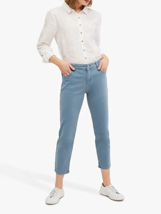 Идеальные женские джинсы 2022-2023: модные новинки и образы с джинсами на фото. Какие джинсы в моде 2022. 83