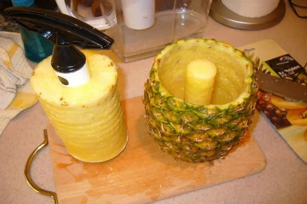 Как красиво порезать ананас на праздничный стол. Фото