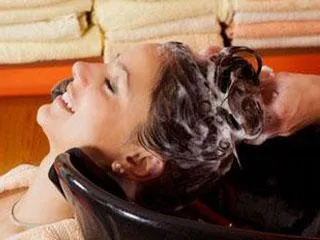Смывать или не смывать: как правильно и безопасно смыть краску с волос. Что такое смывка для волос. 3