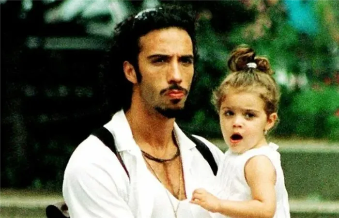 Дочь Мадонны прикрыла голую грудь ракушками и вышла на подиум Нью-Йоркской Недели моды. Сколько лет дочери мадонны лурдес. 3