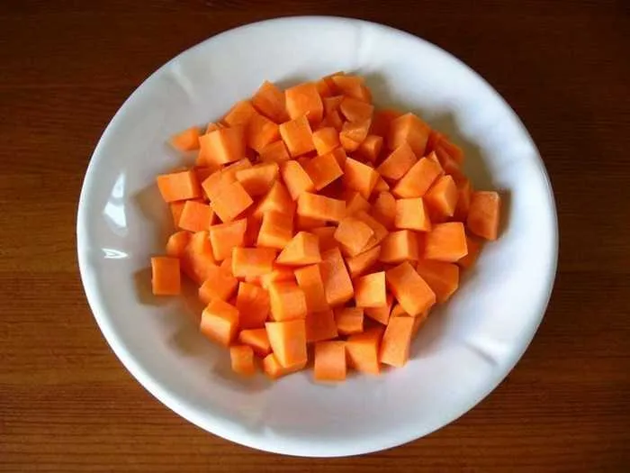 Как нарезать морковь соломкой. Как нарезать морковь соломкой. 5