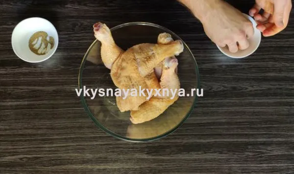 Как приготовить курицу в духовке: 20 легких рецептов. Как приготовить хрустящую курочку. 11