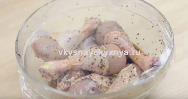 Как приготовить курицу в духовке: 20 легких рецептов. Как приготовить хрустящую курочку. 3