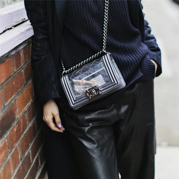 Коко Шанель и сумка Boy Chanel – интересные факты. Какой вес у сумки шанель бой ковиар. 29