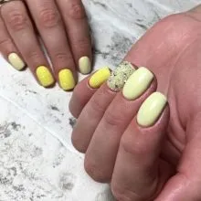 Лимонный маникюр: интересный дизайн для ярких летних образов. Как нарисовать лимон на ногтях. 18