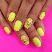 Лимонный маникюр: интересный дизайн для ярких летних образов. Как нарисовать лимон на ногтях. 11