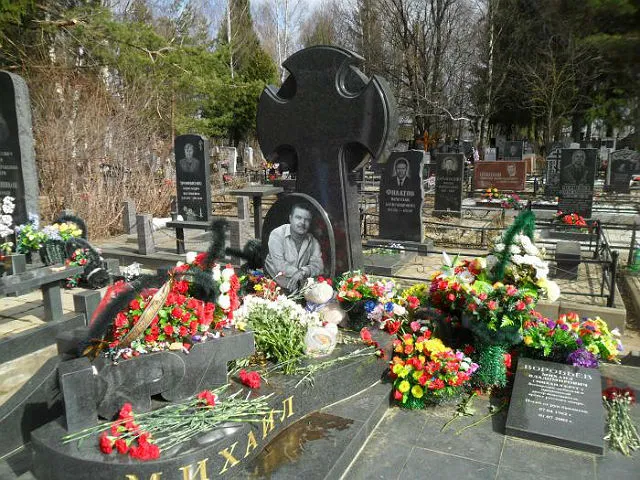 Могила Михаила Круга на кладбище Дмитрово-Черкассы