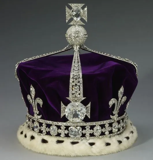 Сколько весит Британская корона? Краткая история тысячелетней монархии. Сколько весит корона елизаветы 2. 22