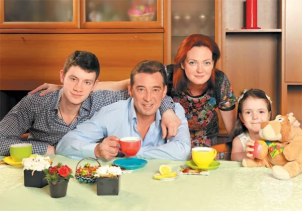 Николай Добрынин с семьей