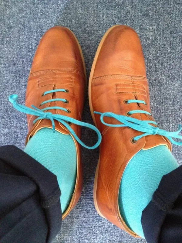 Цветные носки под цвет шнурков