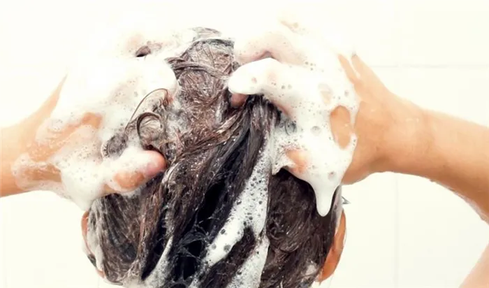 Мытье головы профессиональным шампунем