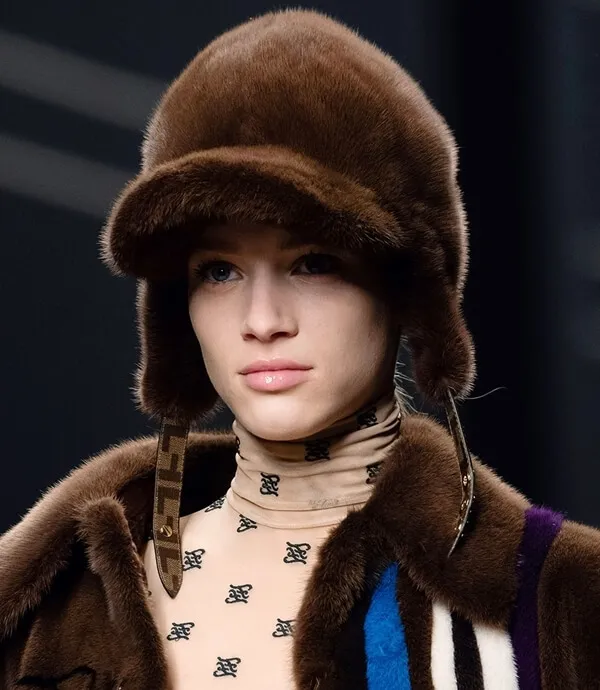 Женские зимние шапки 2022 - модные и стильные модели