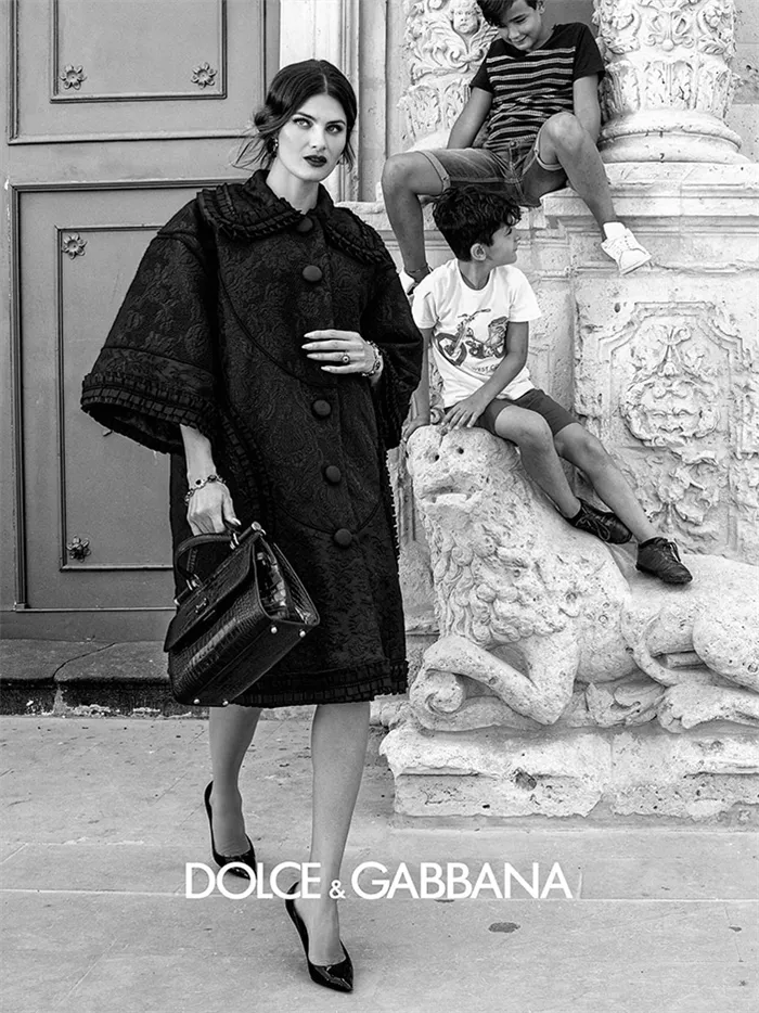 Фото рекламной кампании женской и мужской одежды от Dolce&Gabbana на весну-лето 2020