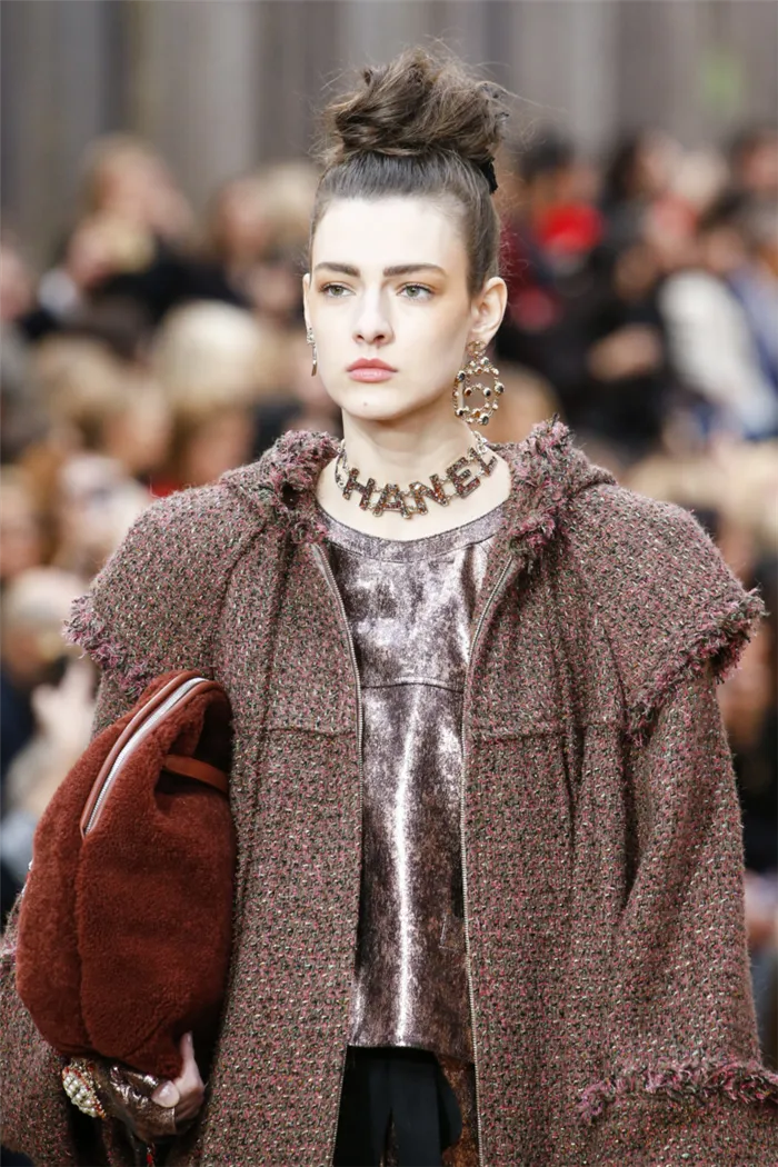 Колье Chanel из осенне-зимней коллекции 2018-2019
