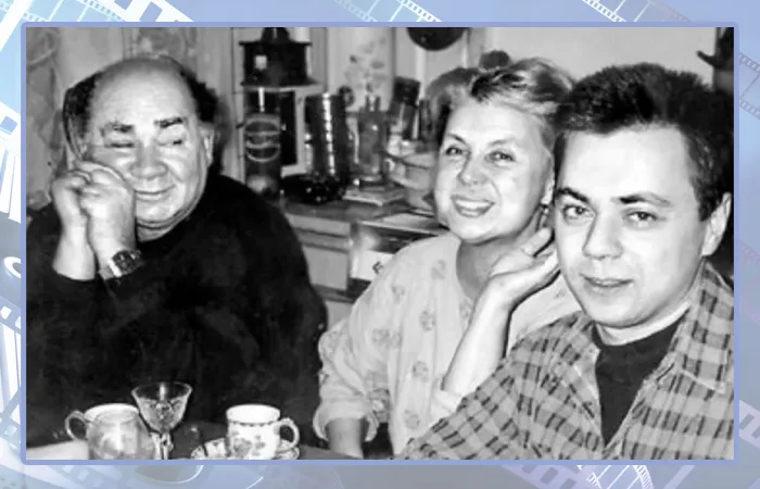 Евгений Леонов с женой и сыном.