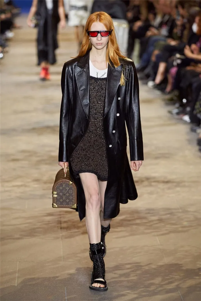 Модное пальто весна-лето 2022 из коллекции Louis Vuitton 