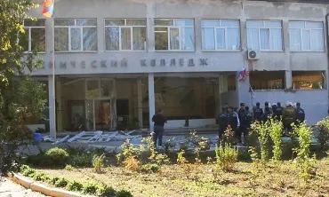 День скорби и свечи памяти. Крым вспоминает жертв трагедии в Керченском колледже. Сколько погибших в керчи. 10