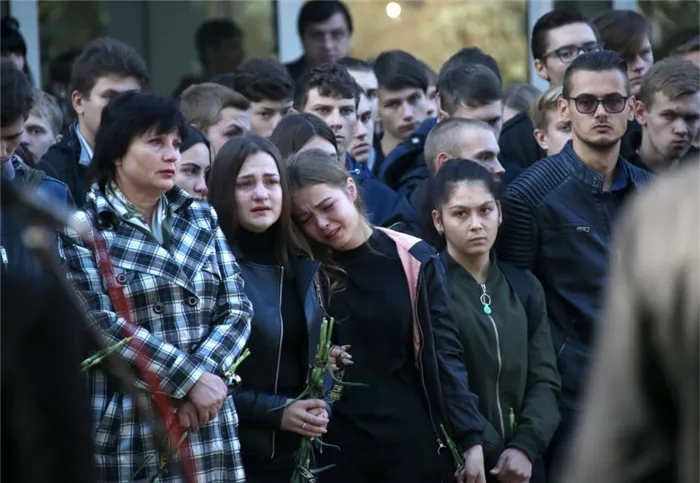День скорби и свечи памяти. Крым вспоминает жертв трагедии в Керченском колледже. Сколько погибших в керчи. 6