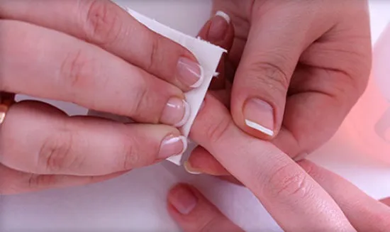 Обработка ногтей обезжиривателем
