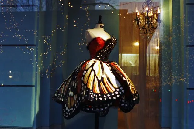 Платье в виде бабочки