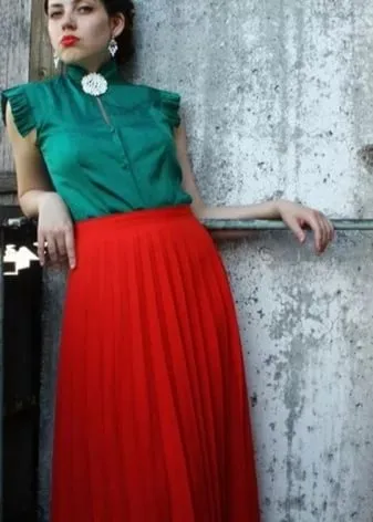 Красная юбка: с чем носить? Фото. Что одеть с красной юбкой. 10