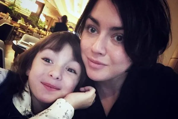 Анна Озар с дочкой