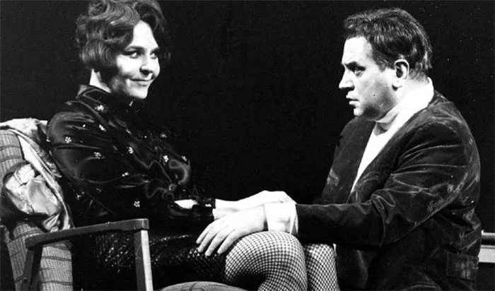 Нина Ургант и Игорь Горбачев в спектакле «Час пик» (1970)
