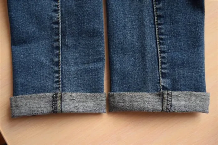 Как обрезать джинсы внизу с бахромой. Как оформить низ джинсов. 18