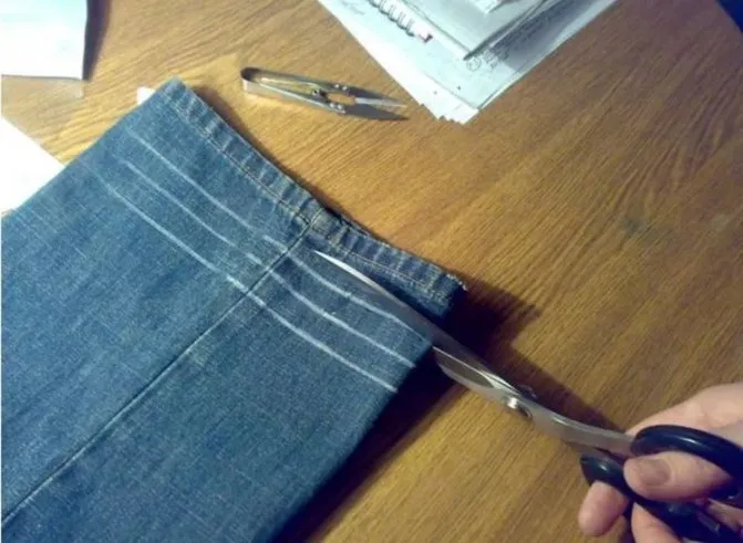 Как подрезать джинсы в домашних условиях