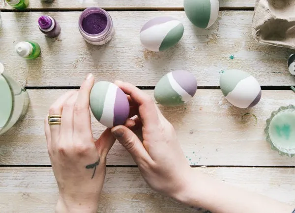 Как украсить яйца к Пасхе: 27 оригинальных идей декора и росписи. Как украсить яйца на пасху. 9