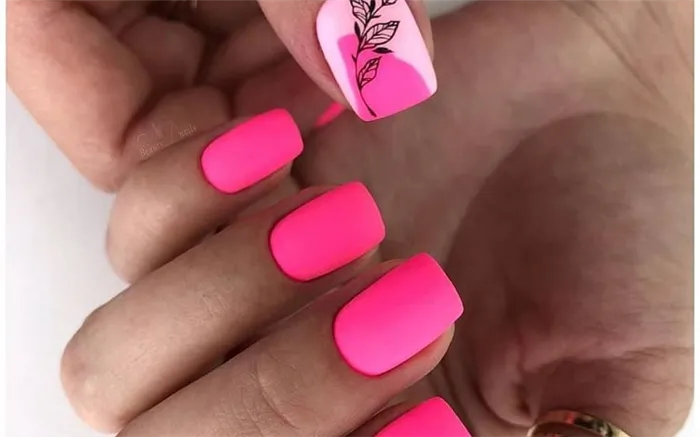 Красивый розовый маникюр 2020-2021. Фото трендового дизайна на короткие и длинные ногти. С каким цветом сочетается розовый на ногтях. 17