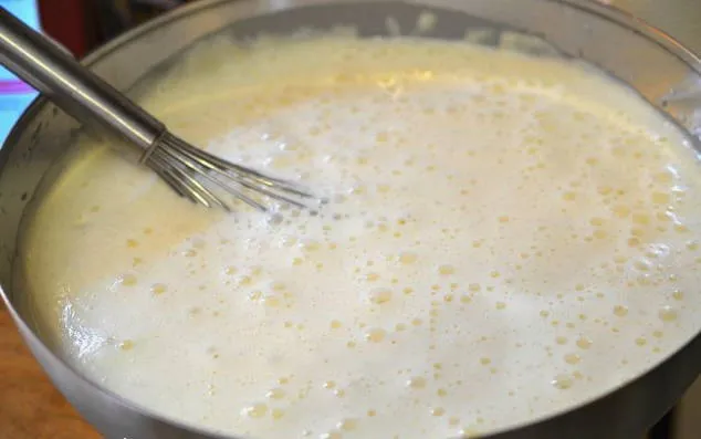 Блины на 1 литр молока: классические рецепты. Сколько яиц на литр молока для блинов. 10