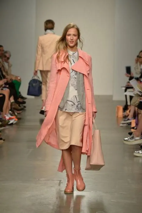 Фасоны летних пальто: стильные модели для молодых и женщин в возрасте. Как называется летнее пальто. 14