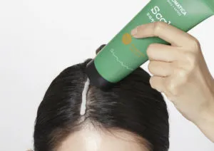 Как правильно использовать скраб для кожи головы. Как пользоваться скрабом для волос. 3