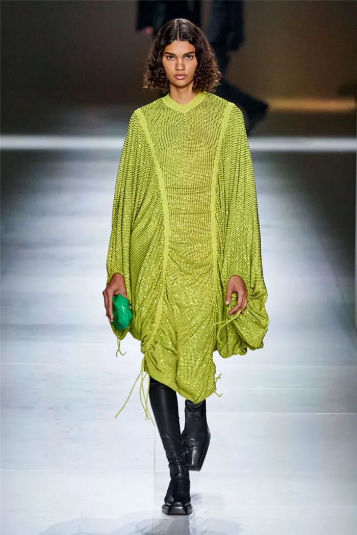 Модный тренд в одежде 2021. Фото из коллекции Bottega Veneta