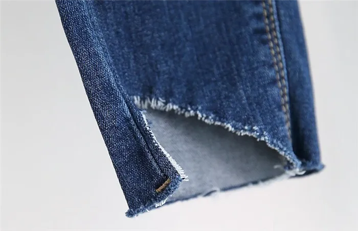 Правила и лайфхаки, чтобы без машинки укоротить джинсы по моде. Как обрезать джинсы внизу по модному. 21