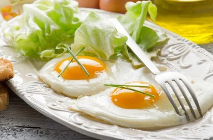 Сколько можно съедать яиц в день. Сколько яиц можно съесть в день. 3