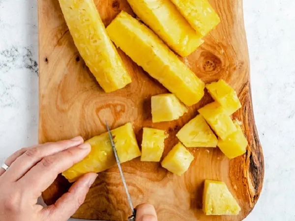 Как нарезать ананас