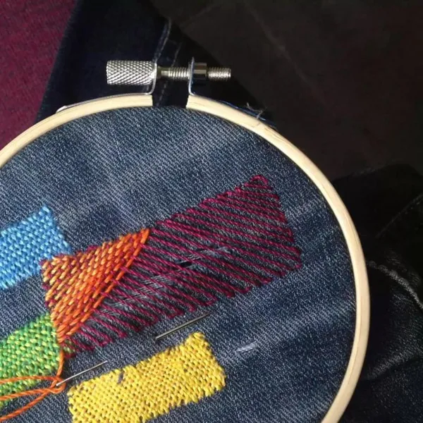 Как красиво зашить дырку на одежде, чтобы шов был незаметным. Как красиво зашить дырку вышивкой. 10