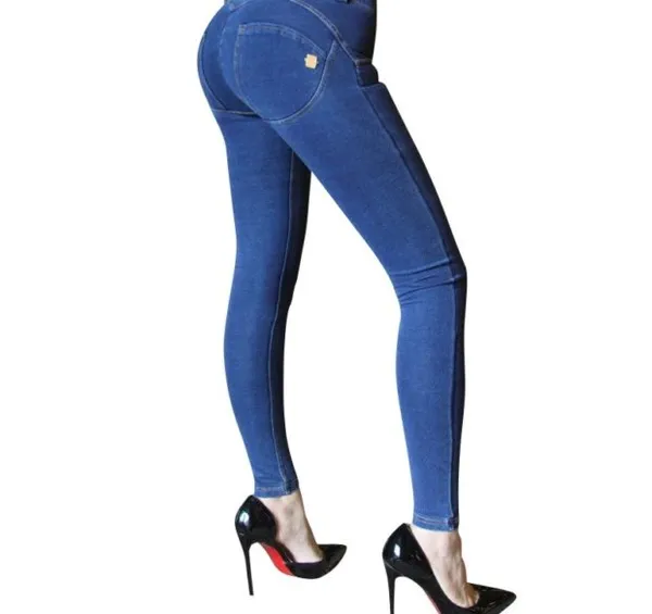 Потрясающие идеи женских джинс 2023-2024. Какие джинсы сейчас в моде. 23