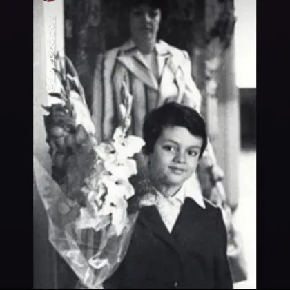 Все цветы — тебе, мама»: Филипп Киркоров пришел на могилу матери (видео). Виктория марковна киркорова. 5