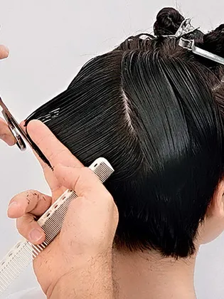 Короткие стрижки: технология выполнения. Как подстричь затылок женщине при короткой стрижке. 15