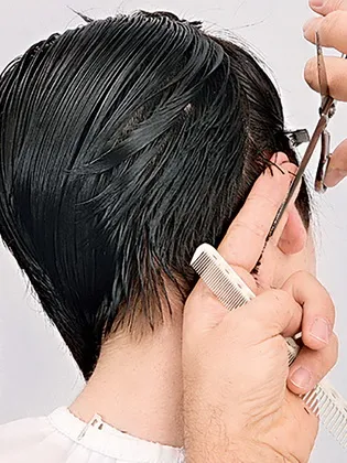 Короткие стрижки: технология выполнения. Как подстричь затылок женщине при короткой стрижке. 14